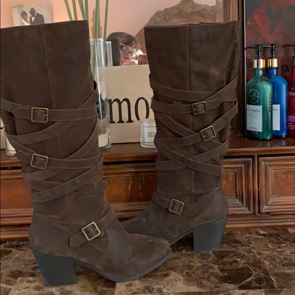 Brown knee high MUDD boots New *SOLD*